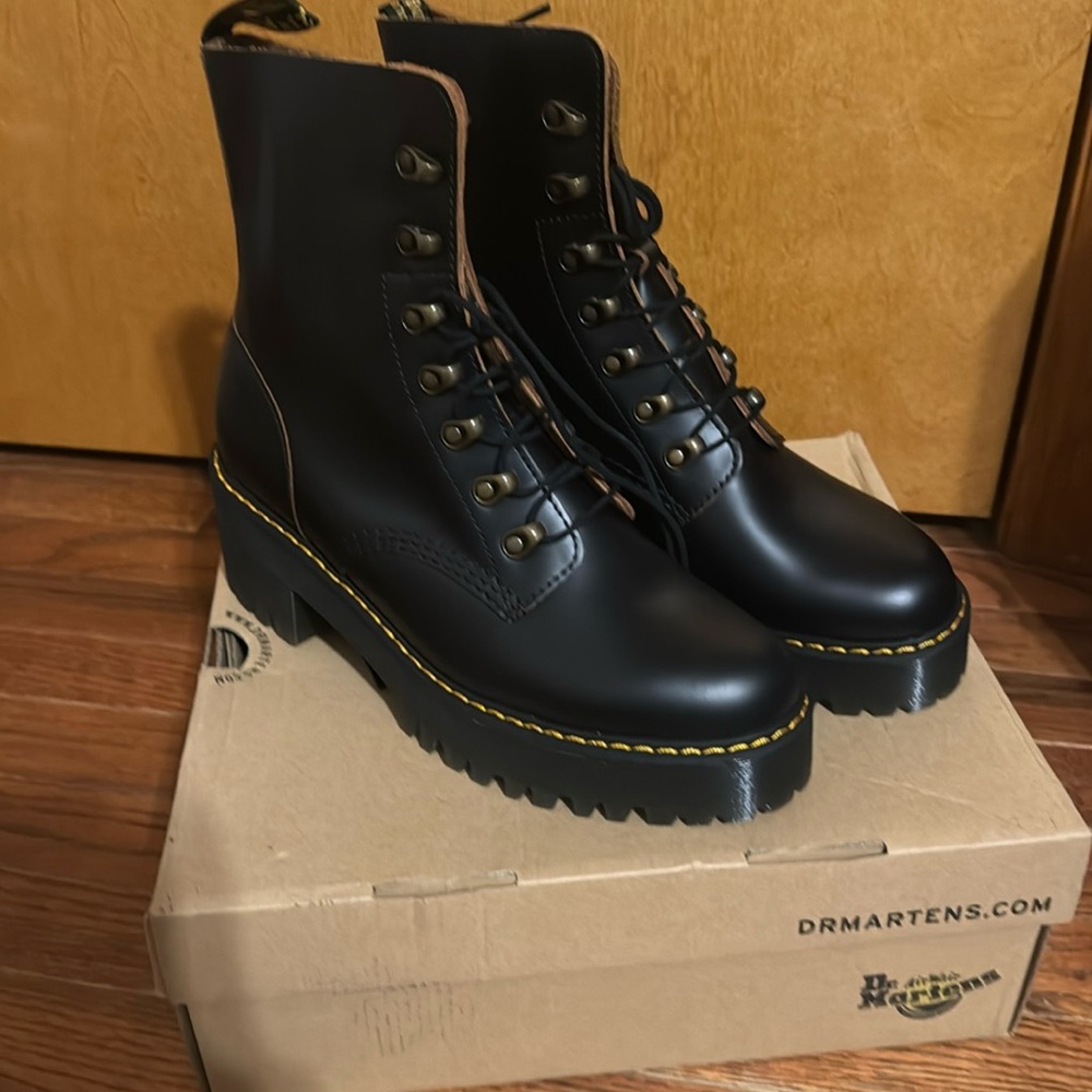 NEW Dr. Martens Air Wair Leona Black Vintage Smooth
